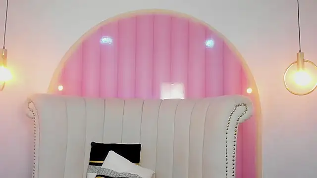 Emilia Bons online show from January 8, 2026, 1:22 am