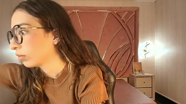 Emilia Bons online show from January 19, 2026, 2:10 pm