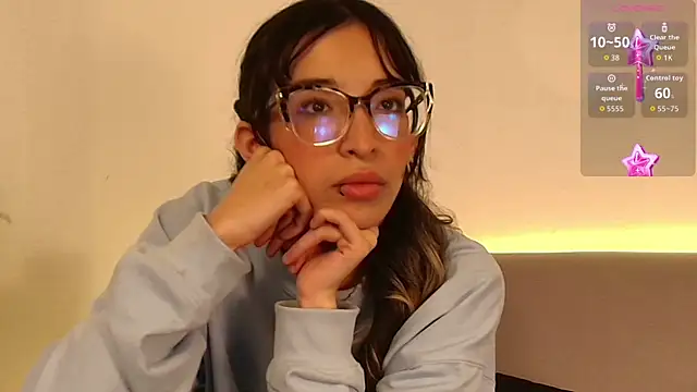 Emilia Bons online show from April 2, 2026, 2:24 pm