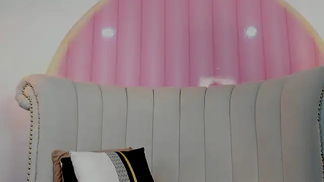 Snapshot of Emilia_Bons chatting on December 18, 2025, 1:55 am Emilia Bons online show from December 18, 2025, 1:55 am