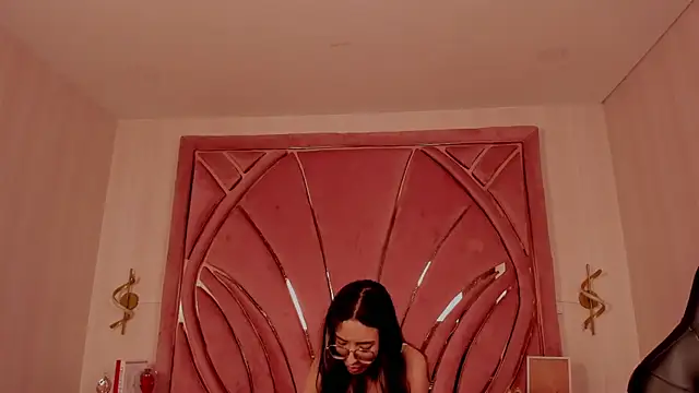 Snapshot of Emilia_Bons chatting on November 7, 2025, 1:43 am Emilia Bons online show from November 7, 2025, 1:43 am