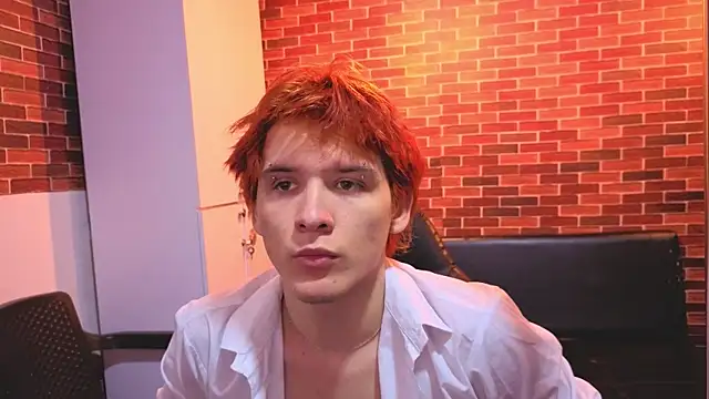 Snapshot of oliver_big19 chatting on October 9, 2025, 11:22 am oliver big19 online show from October 9, 2025, 11:22 am