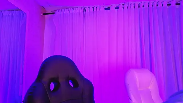Snapshot of oliver_big19 chatting on September 30, 2025, 12:00 pm oliver big19 online show from September 30, 2025, 12:00 pm