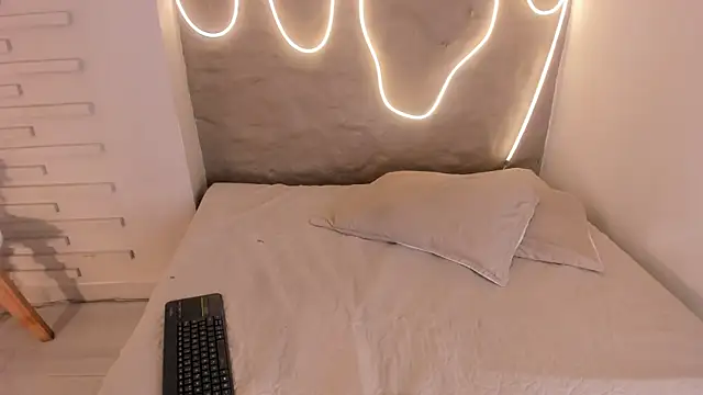 HannahToons online show from April 14, 2026, 3:55 am