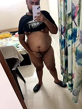 Snapshot of blrguychub chatting on November 17, 2025, 6:01 pm blrguychub online show from November 17, 2025, 6:01 pm