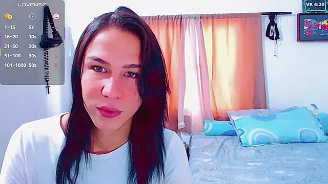 Snapshot of Azley_sweet chatting on February 6, 2025, 1:43 pm Azley sweet online show from February 6, 2025, 1:43 pm