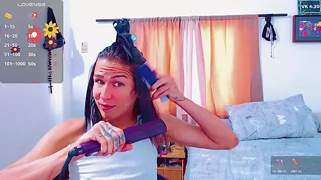 Snapshot of Azley_sweet chatting on February 7, 2025, 1:43 pm Azley sweet online show from February 7, 2025, 1:43 pm