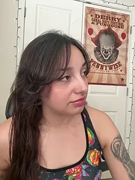 CharmingMaddie online show from March 18, 2026, 6:20 pm