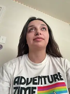 Snapshot of CharmingMaddie chatting on May 15, 2026, 5:44 pm CharmingMaddie online show from May 15, 2026, 5:44 pm