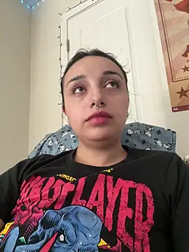 Snapshot of CharmingMaddie chatting on April 24, 2026, 5:04 pm CharmingMaddie online show from April 24, 2026, 5:04 pm