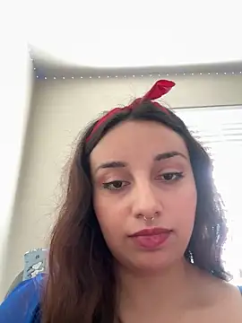 Snapshot of CharmingMaddie chatting on April 28, 2026, 5:39 pm CharmingMaddie online show from April 28, 2026, 5:39 pm