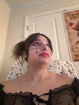 CharmingMaddie online show from December 18, 2025, 6:45 pm