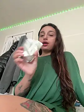 Snapshot of CharmingMaddie chatting on May 1, 2026, 4:56 pm CharmingMaddie online show from May 1, 2026, 4:56 pm