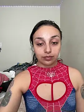 Snapshot of CharmingMaddie chatting on May 29, 2026, 4:35 pm CharmingMaddie online show from May 29, 2026, 4:35 pm