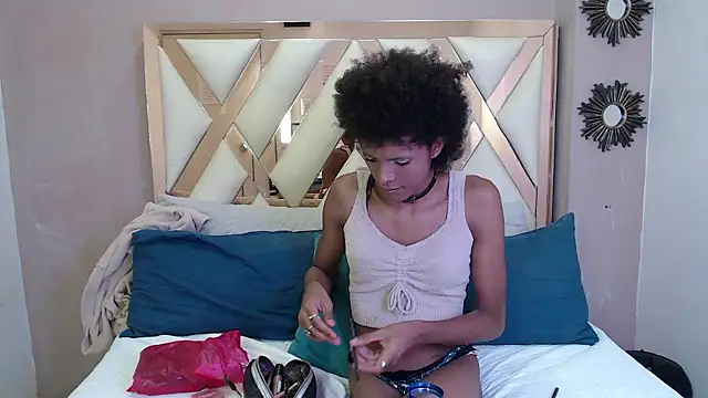 Snapshot of Violett_Salvatore chatting on February 4, 2026, 9:43 pm Violett Salvatore online show from February 4, 2026, 9:43 pm