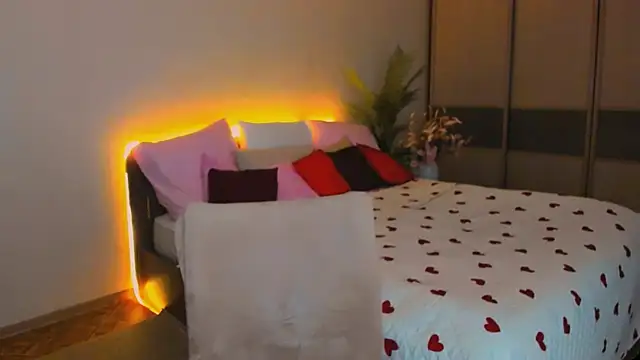 ChristinaConteeree online show from April 8, 2026, 3:41 am