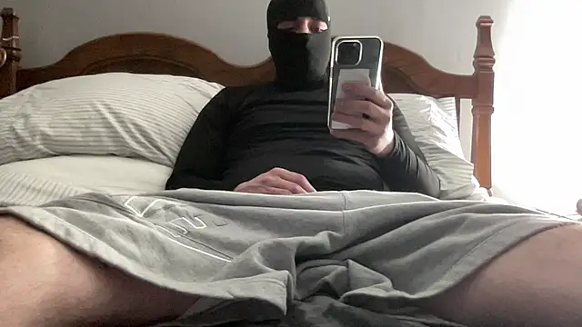 Snapshot of UncutMagic chatting on January 11, 2026, 1:12 am UncutMagic online show from January 11, 2026, 1:12 am