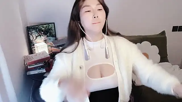 Snapshot of Emmaq996 chatting on November 12, 2025, 2:59 am Emmaq996 online show from November 12, 2025, 2:59 am