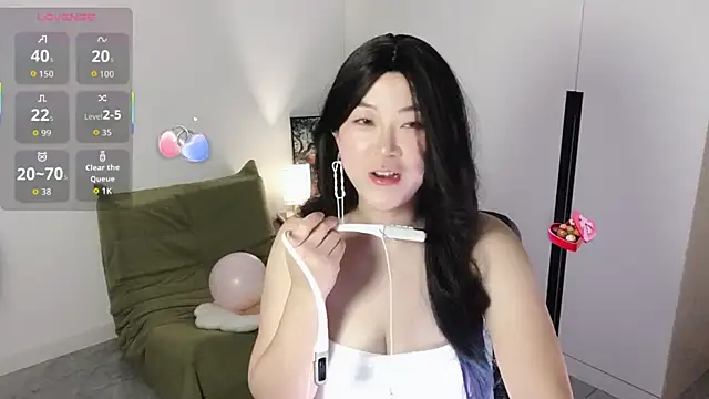 Snapshot of Emmaq996 chatting on September 16, 2025, 3:29 am Emmaq996 online show from September 16, 2025, 3:29 am