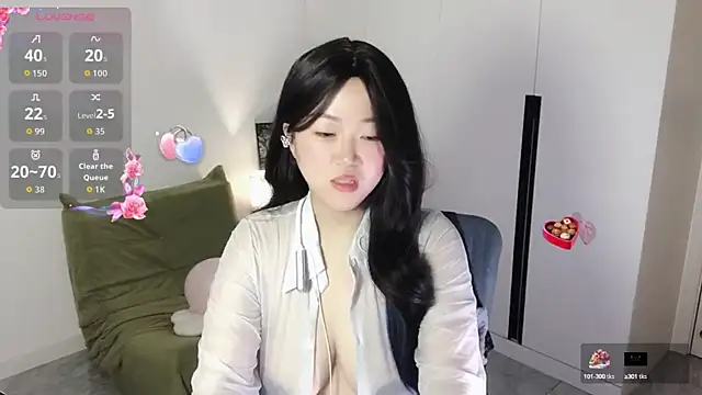 Snapshot of Emmaq996 chatting on September 10, 2025, 2:43 am Emmaq996 online show from September 10, 2025, 2:43 am