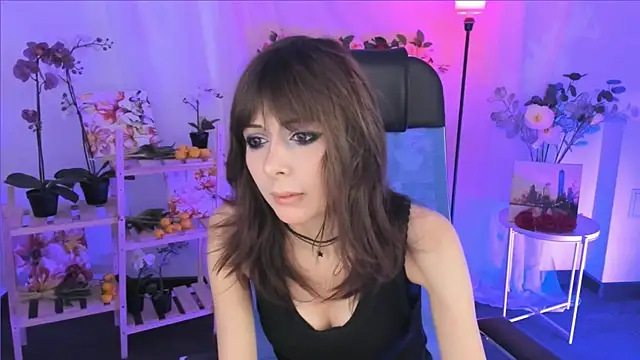 Snapshot of CrystallBloom chatting on December 22, 2025, 7:25 pm CrystallBloom online show from December 22, 2025, 7:25 pm