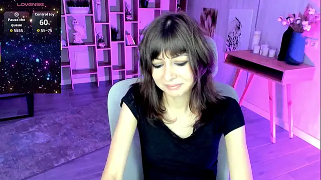 CrystallBloom online show from November 10, 2025, 1:16 pm