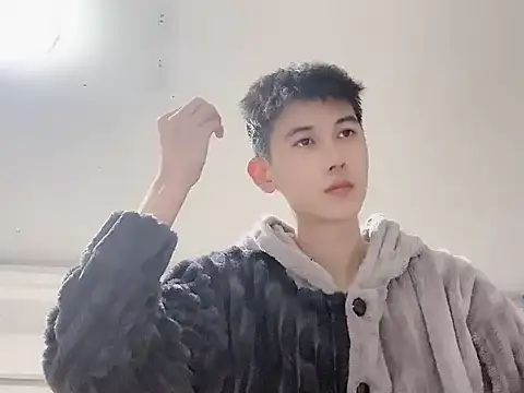 xiaojie2563 online show from December 3, 2025, 10:25 am