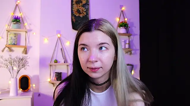 EmmieBlade online show from October 8, 2025, 7:14 pm