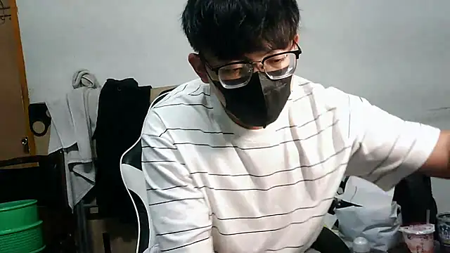 bigbb101011 online show from September 14, 2025, 1:33 pm