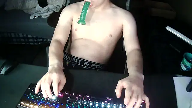 solooboy18 online show from September 11, 2025, 8:53 pm