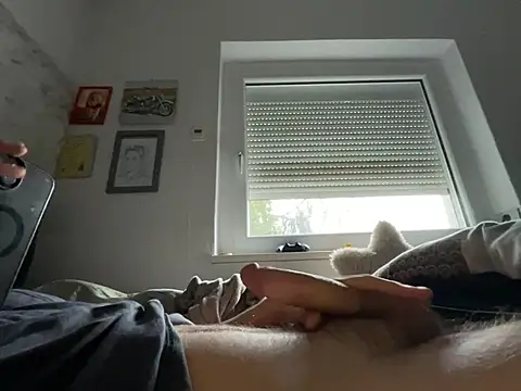 Snapshot of xmilolivex chatting on February 14, 2026, 8:47 am xmilolivex online show from February 14, 2026, 8:47 am