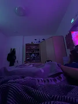 Snapshot of xmilolivex chatting on October 15, 2025, 5:10 pm xmilolivex online show from October 15, 2025, 5:10 pm