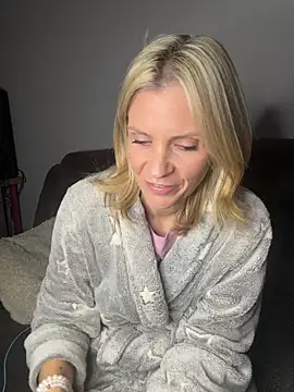 Lexi-Lux-X online show from November 3, 2025, 3:56 am