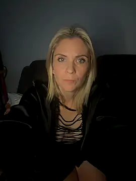 Lexi-Lux-X online show from October 23, 2025, 2:10 am