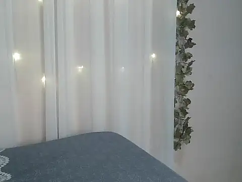 Snapshot of angelainparis28 chatting on November 15, 2025, 5:00 am angelainparis28 online show from November 15, 2025, 5:00 am