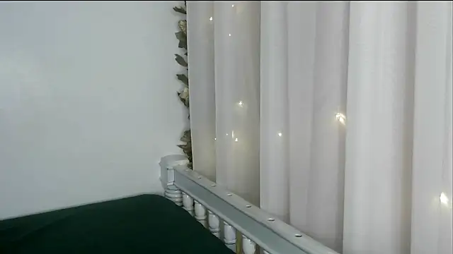 Snapshot of angelainparis28 chatting on September 21, 2025, 4:06 am angelainparis28 online show from September 21, 2025, 4:06 am