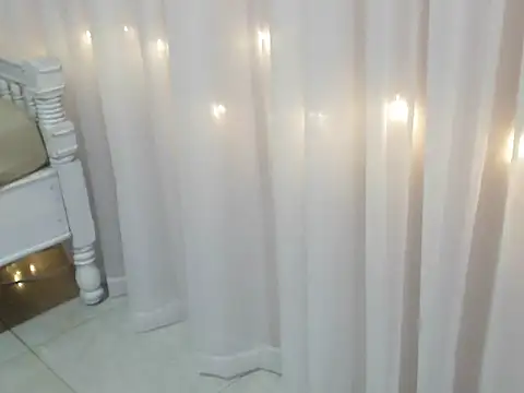 Snapshot of angelainparis28 chatting on September 28, 2025, 5:14 am angelainparis28 online show from September 28, 2025, 5:14 am