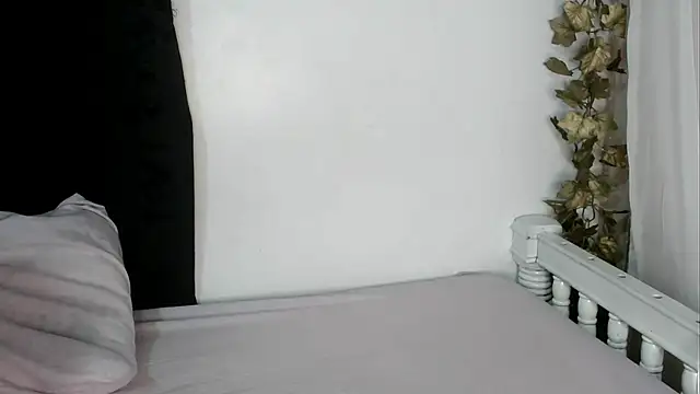 Snapshot of angelainparis28 chatting on September 20, 2025, 6:29 am angelainparis28 online show from September 20, 2025, 6:29 am