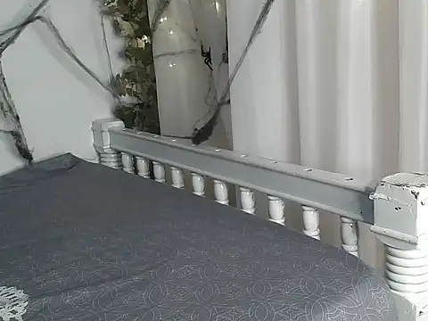 Snapshot of angelainparis28 chatting on October 31, 2025, 5:26 am angelainparis28 online show from October 31, 2025, 5:26 am