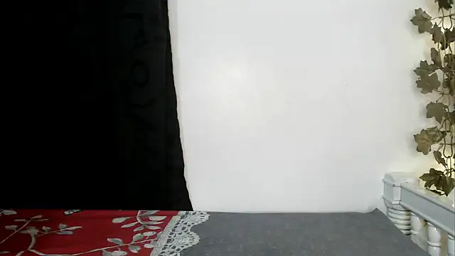 Snapshot of angelainparis28 chatting on September 18, 2025, 6:27 am angelainparis28 online show from September 18, 2025, 6:27 am