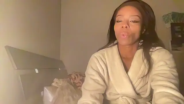 Snapshot of Peachyz69 chatting on February 1, 2026, 5:38 am Peachyz69 online show from February 1, 2026, 5:38 am