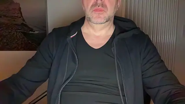 Snapshot of german9inch chatting on January 31, 2025, 9:48 pm german9inch online show from January 31, 2025, 9:48 pm