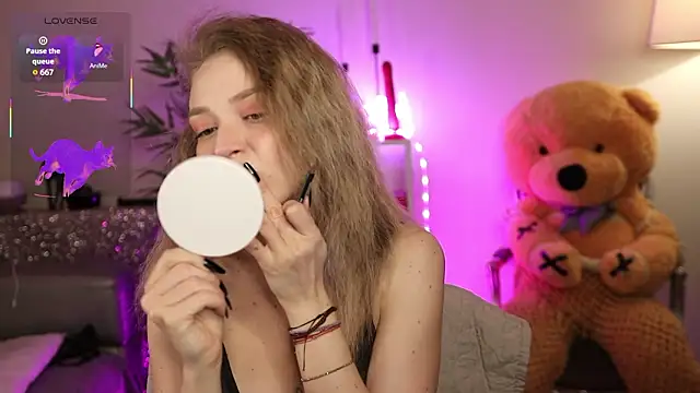 NovaHollisx online show from February 16, 2026, 4:55 am