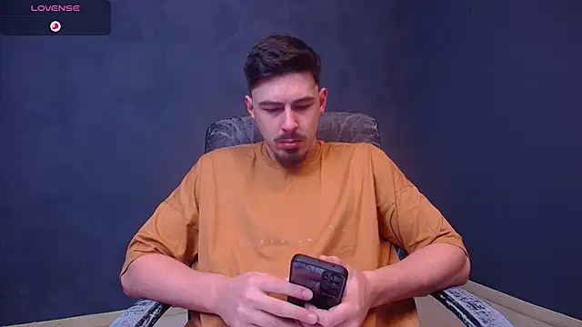 EnzoRace online show from November 28, 2025, 5:51 am