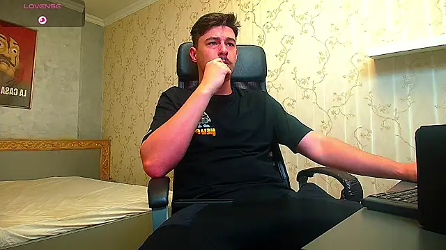 EnzoRace online show from November 21, 2025, 5:50 am