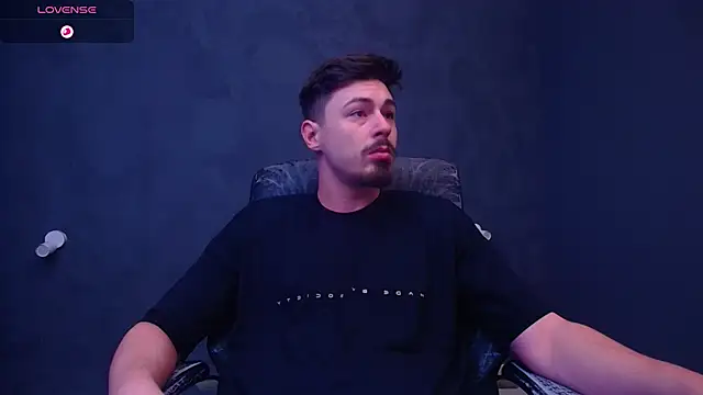 EnzoRace online show from November 22, 2025, 5:39 am