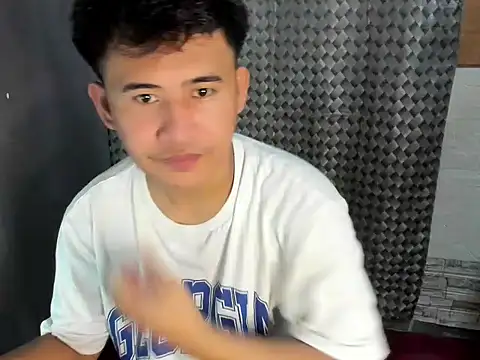 Snapshot of Adim-pinoy146 chatting on May 12, 2026, 8:43 am Adim-pinoy146 online show from May 12, 2026, 8:43 am