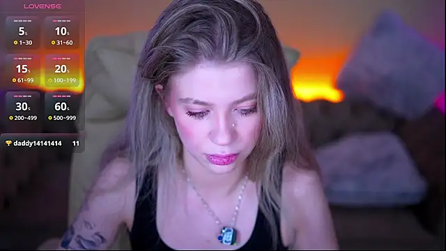 Snapshot of SandyLayy chatting on June 11, 2026, 10:40 pm SandyLayy online show from June 11, 2026, 10:40 pm