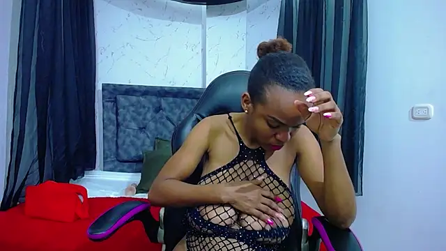 mia  thomson  online show from December 14, 2025, 1:28 pm