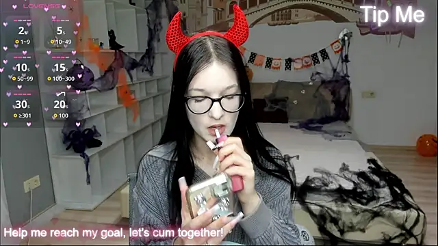 Snapshot of AlicaMoons chatting on October 24, 2025, 11:53 am AlicaMoons online show from October 24, 2025, 11:53 am